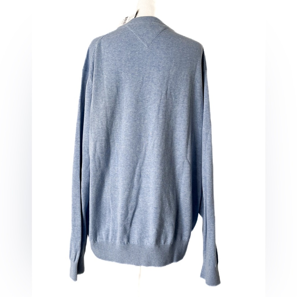 Tommy Hilfiger Men’s FLAG LOGO V-NECK SWEATER, In Cloud Heather - Picture 2 of 6